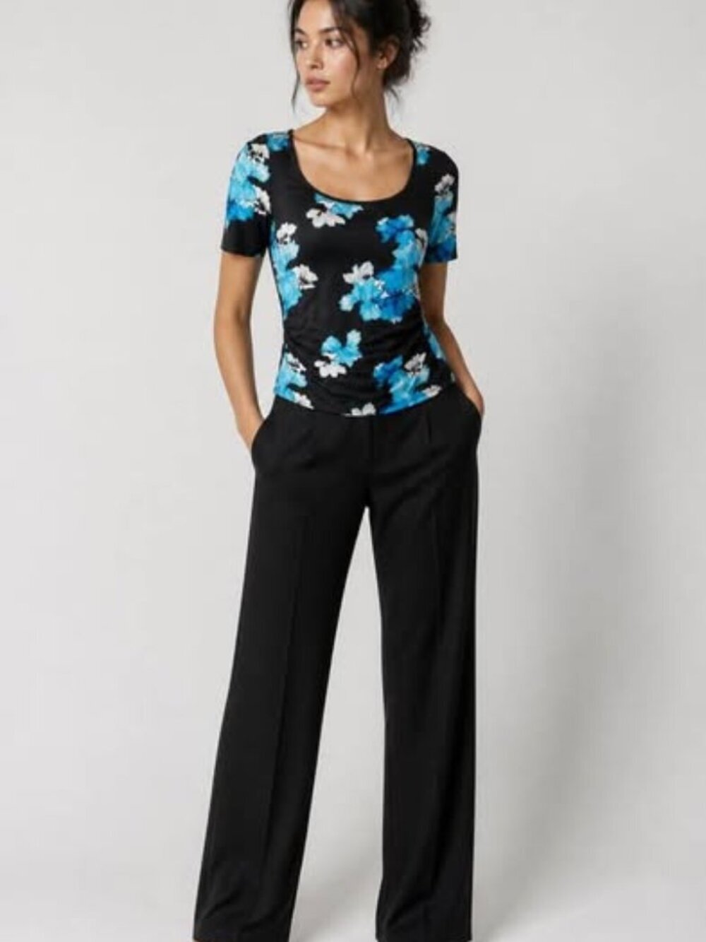 White House Black Market Floral Top Women's Small NWT Blue Ruched Stretch Blouse